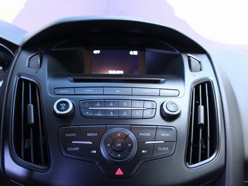 Used 2015 Ford Focus SE w/ SE Winter Package image 15