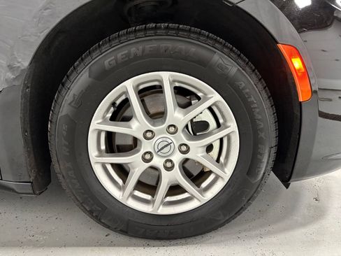 Used 2025 Chrysler Pacifica Select FWD image 59
