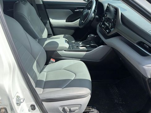 Used 2020 Toyota Highlander XLE FWD image 41