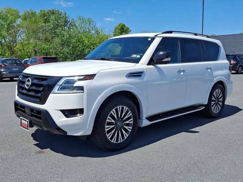 Certified 2023 Nissan Armada SL w/ Midnight Edition Package AWD/4WD image 3