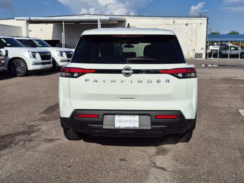 Used 2025 Nissan Pathfinder S FWD image 7