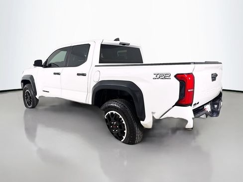 Certified 2025 Toyota Tacoma TRD Off-Road AWD/4WD image 6