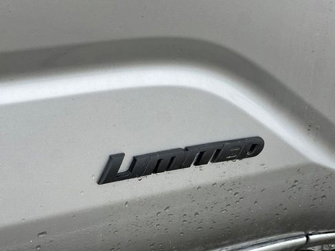Used 2024 Toyota Tacoma Limited w/ Limited Package (LT) AWD/4WD image 20