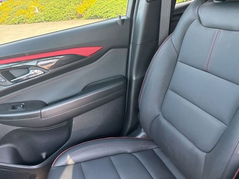 Used 2025 Chevrolet TrailBlazer RS AWD/4WD image 28