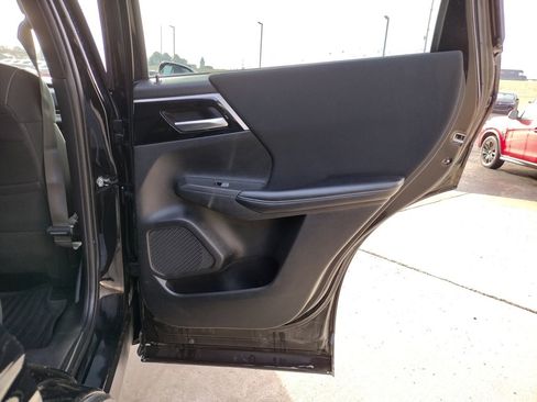 Used 2022 Mitsubishi Outlander ES image 16