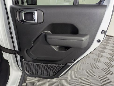 New 2025 Jeep Gladiator Rubicon w/ Safety Group image 32