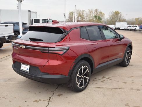 New 2026 Chevrolet Equinox EV LT image 4