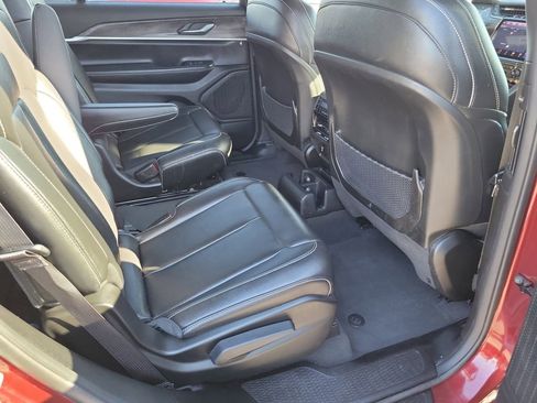 Certified 2024 Jeep Grand Cherokee L Limited w/ Black Appearance Package image 17