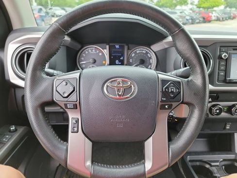 Used 2016 Toyota Tacoma SR5 w/ SR5 Appearance Package (SN) RWD image 18