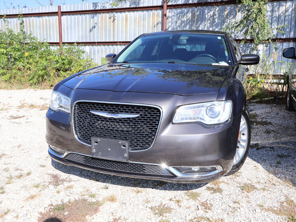 Used 2019 Chrysler 300 Touring w/ Driver Convenience Group RWD image 3