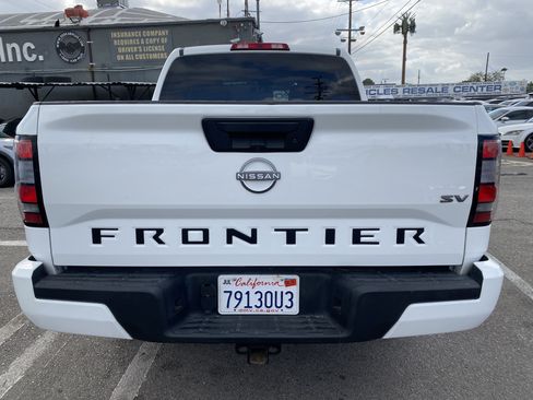 Used 2023 Nissan Frontier SV w/ Graphics Package RWD image 11