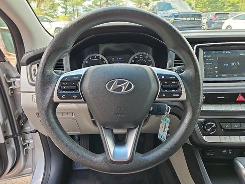 Used 2019 Hyundai Sonata SE FWD image 19