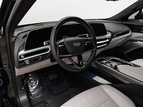 Used 2025 Cadillac Lyriq Luxury image 3