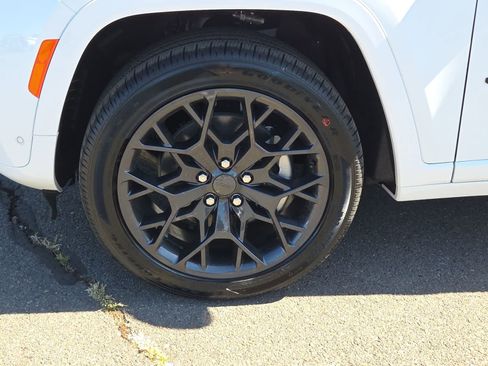 New 2026 Jeep Grand Cherokee L Summit AWD/4WD image 16