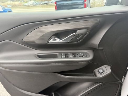 Used 2024 GMC Terrain SLE w/ Driver Convenience Package image 30