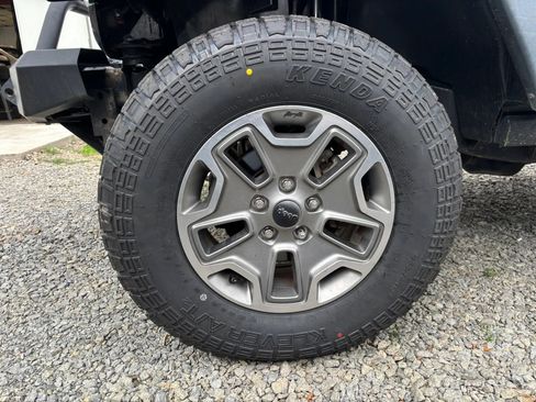 Used 2015 Jeep Wrangler Rubicon w/ Trailer Tow Group AWD/4WD image 10