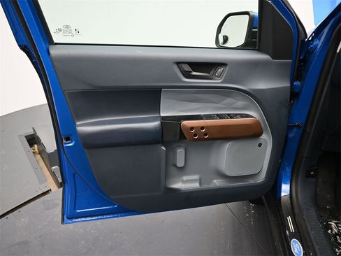 Used 2022 Ford Maverick Lariat w/ Lariat Luxury Package image 16