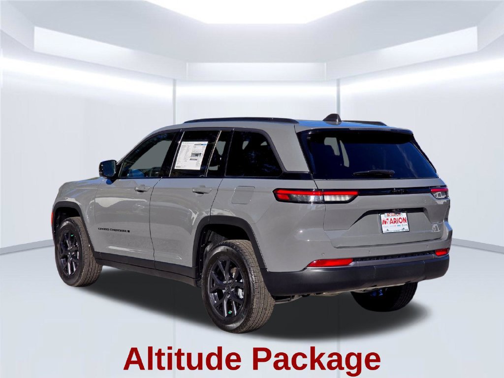New 2027 Jeep Grand Cherokee Altitude RWD image 18