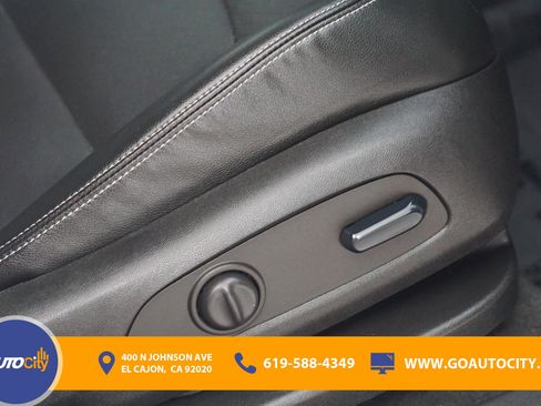 Used 2023 GMC Terrain SLT image 17