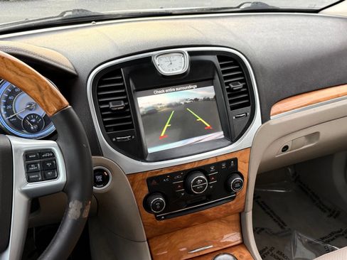 Used 2014 Chrysler 300 C RWD image 41