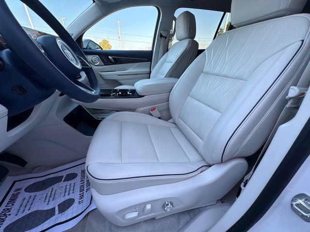 Used 2025 Buick Enclave Avenir w/ Super Cruise Package FWD image 9