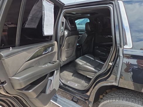 Used 2017 Cadillac Escalade Platinum AWD/4WD image 37