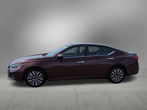 Used 2023 Nissan Altima 2.5 SV FWD image 3