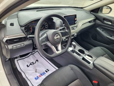 Used 2025 Nissan Altima 2.5 SV image 10