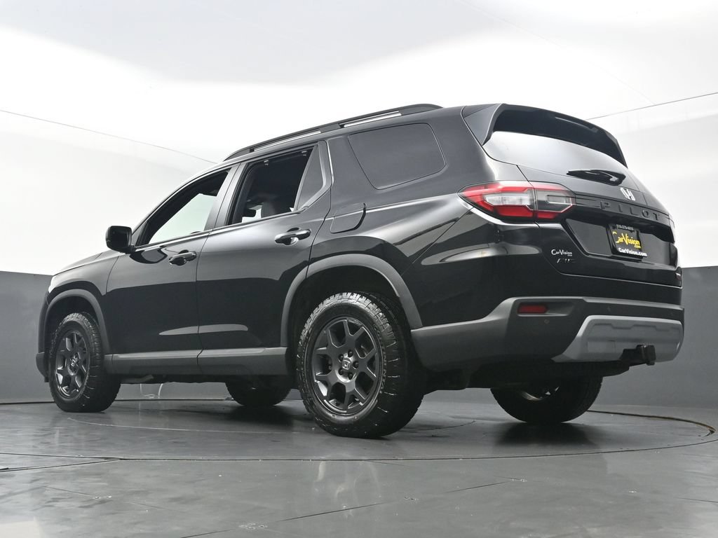 Used 2025 Honda Pilot TrailSport image 46