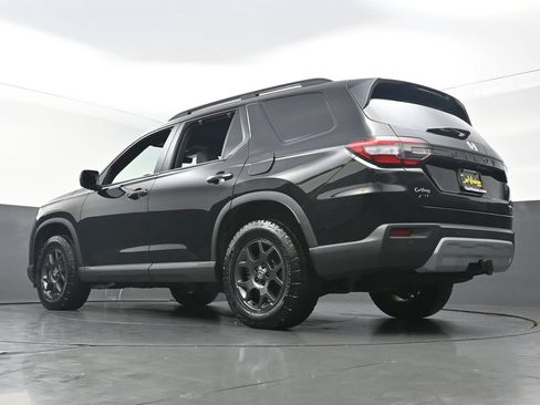 Used 2025 Honda Pilot TrailSport image 46