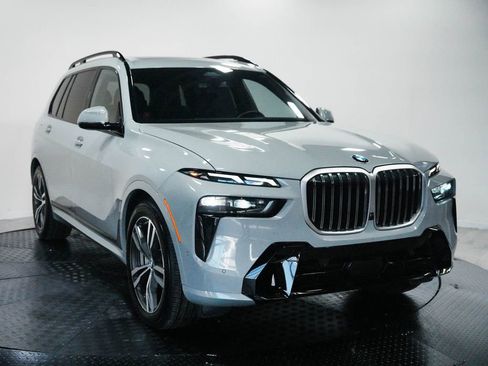 Used 2024 BMW X7 xDrive40i w/ M Sport Package image 3