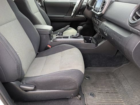 Used 2021 Toyota Tacoma TRD Off-Road w/ Technology Package AWD/4WD image 15