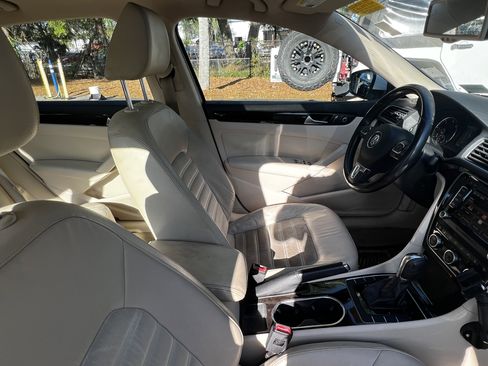 Used 2014 Volkswagen Passat TDI SEL Premium image 46