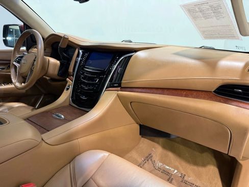 Used 2016 Cadillac Escalade Platinum image 28