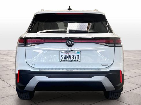 Certified 2026 Volkswagen Tiguan SE w/ Panoramic Sunroof Package AWD/4WD image 8
