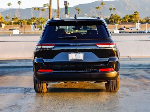 Used 2025 Jeep Grand Cherokee Limited w/ Luxury Tech Group II image 7