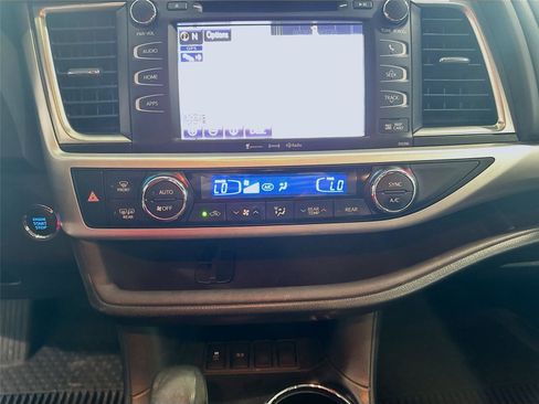 Used 2019 Toyota Highlander XLE image 13