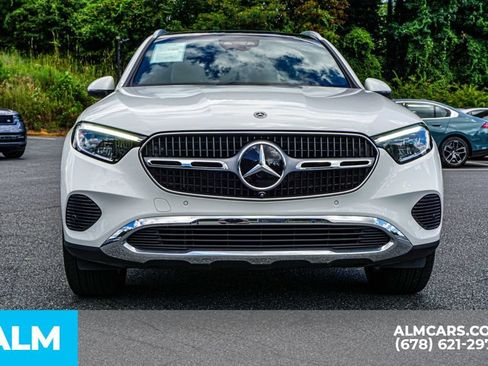 Used 2025 Mercedes-Benz GLC 300 4MATIC w/ Driver Assistance Package image 9