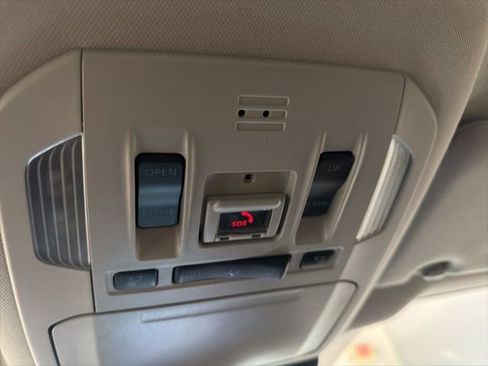 Used 2020 Toyota Highlander XLE image 11