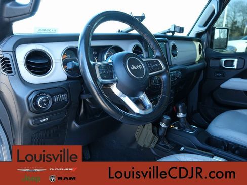 Used 2022 Jeep Gladiator Overland AWD/4WD image 3