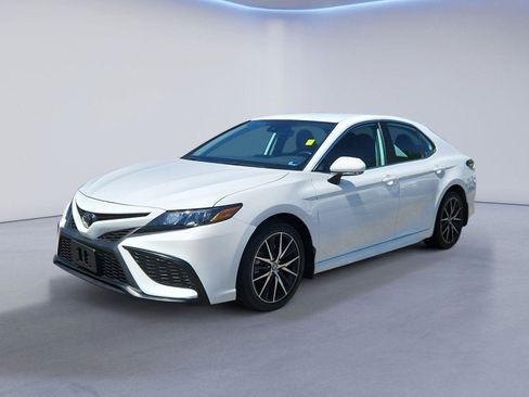 Used 2023 Toyota Camry SE FWD image 7