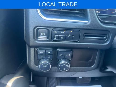 Used 2023 Chevrolet Suburban Premier AWD/4WD image 38