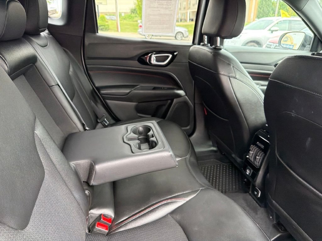 Used 2025 Jeep Compass Trailhawk AWD/4WD image 13