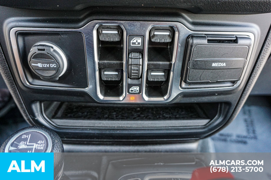 Used 2024 Jeep Wrangler Unlimited Sahara AWD/4WD image 45