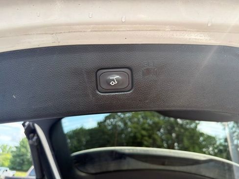 Used 2020 Ford Edge Titanium AWD/4WD image 16