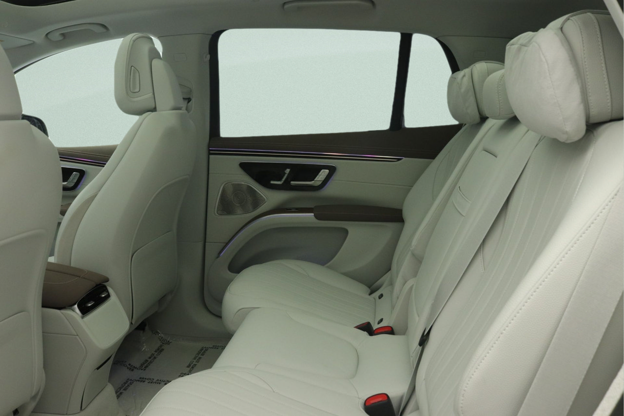 Used 2023 Mercedes-Benz EQS 580 4MATIC SUV image 31