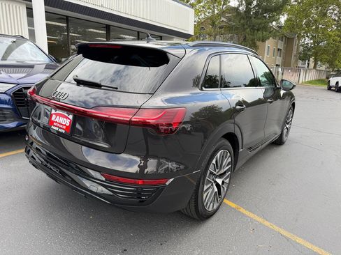 Used 2024 Audi Q8 e-tron Premium Plus w/ Premium Plus Package AWD/4WD image 11