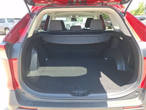 Used 2022 Toyota RAV4 XLE AWD/4WD image 36
