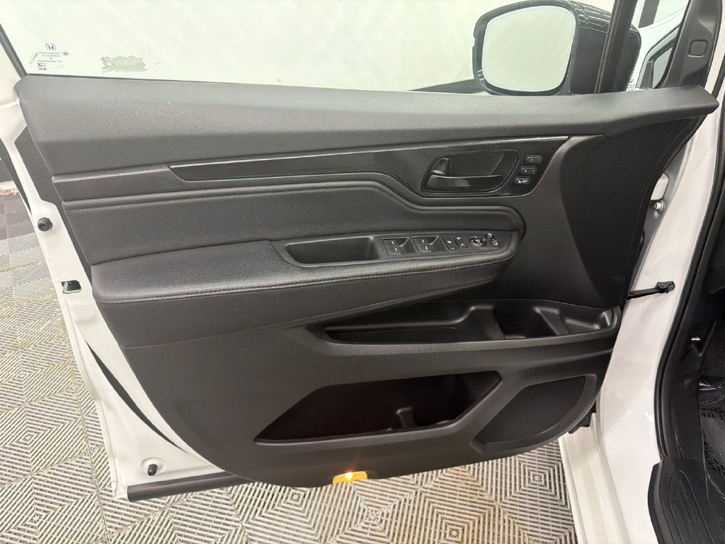 Used 2024 Honda Odyssey Elite image 11