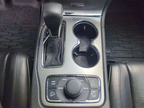 Used 2018 Jeep Grand Cherokee Overland AWD/4WD image 16